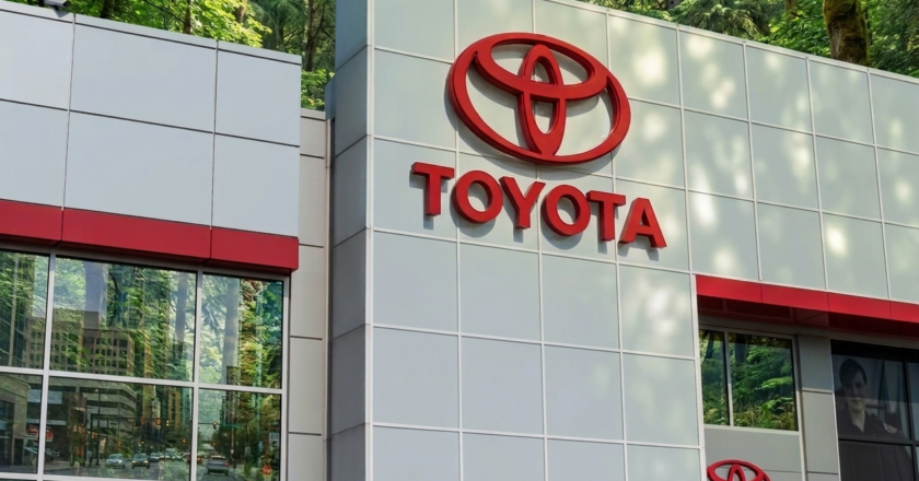 3,000 orders are placed for the Toyota bZ7 in just one hour in China.