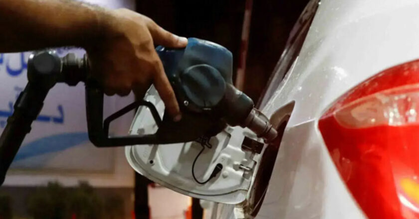 Pakistan Announces Fresh Cut in Petrol, Diesel Prices